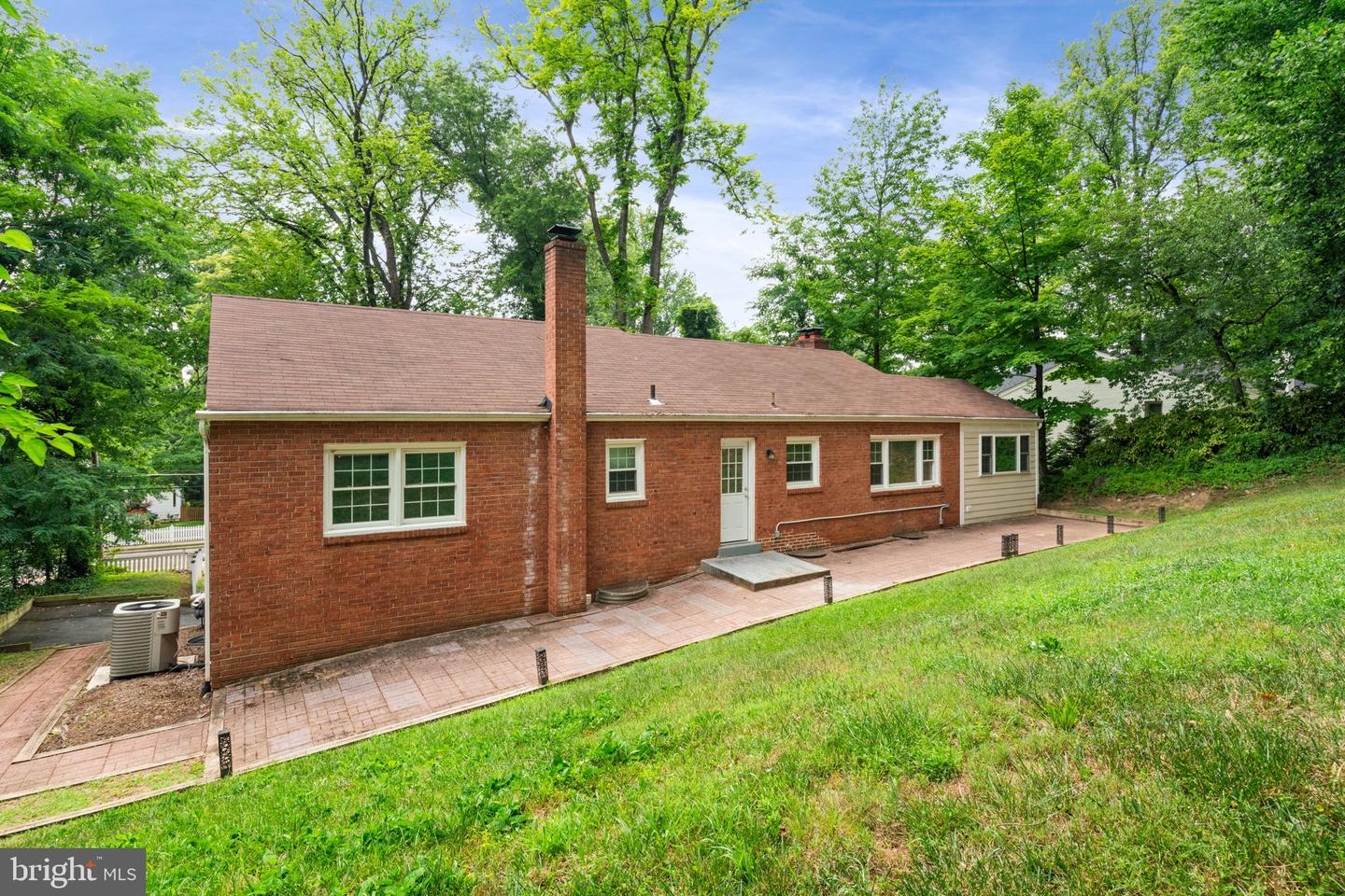 709 E Broad St Property Photo 39