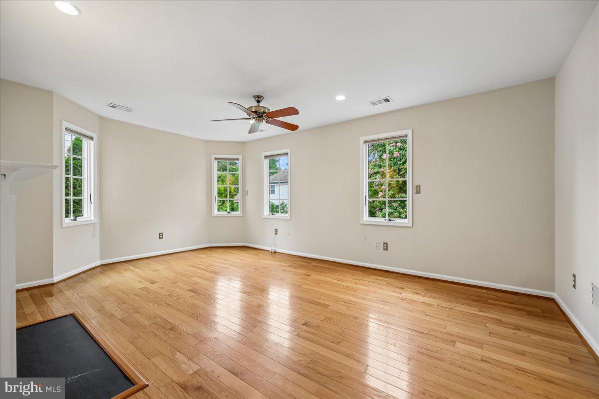 904 Lincoln Ave Property Photo 13
