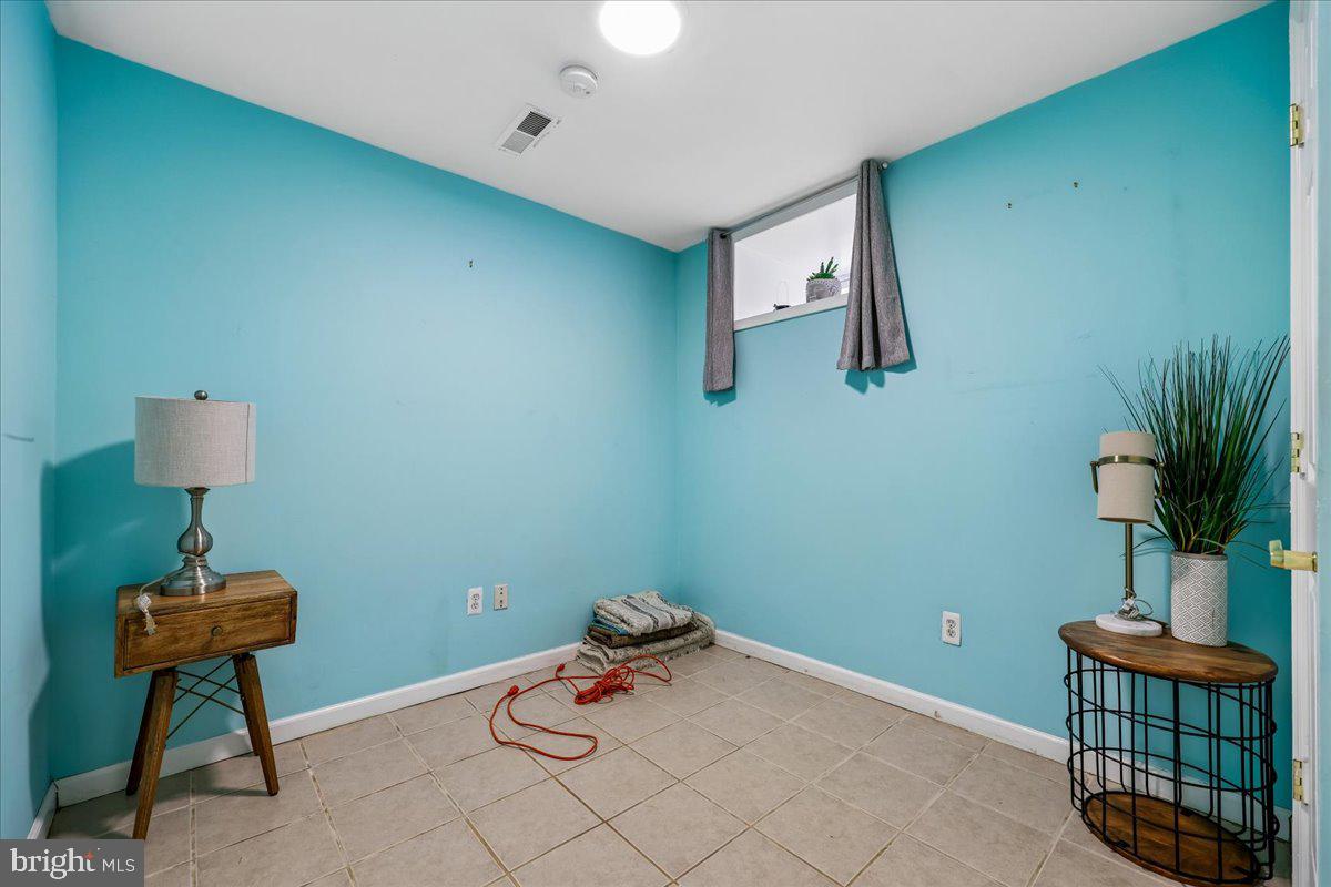 904 Lincoln Ave Property Photo 24