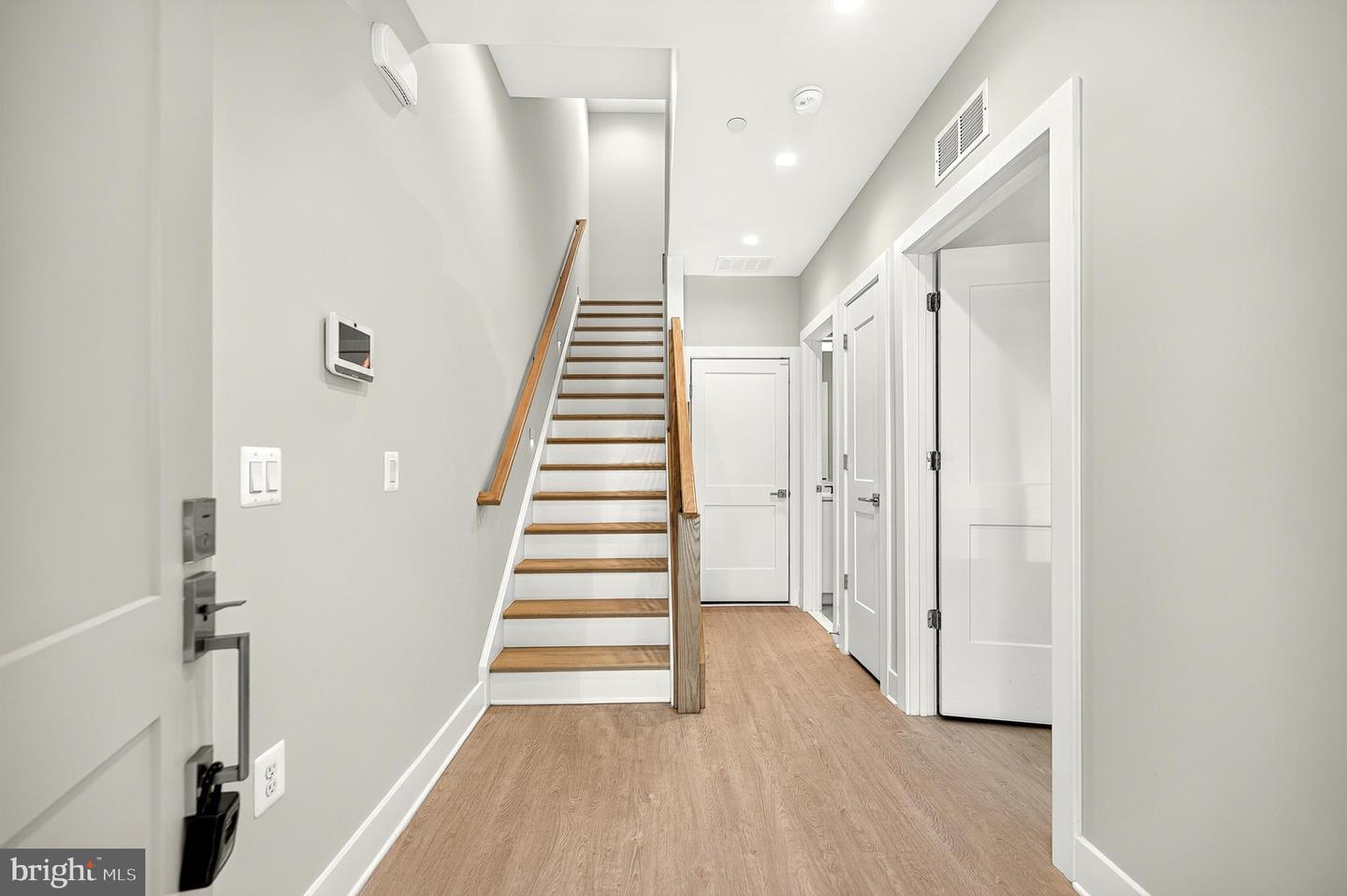 158 N Lee Property Photo 4
