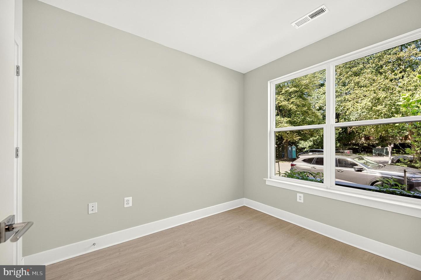 158 N Lee Property Photo 6
