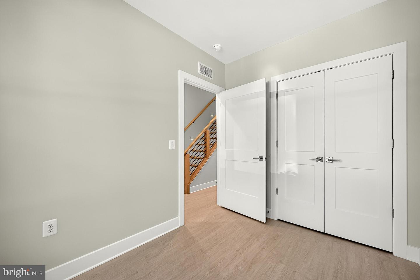 158 N Lee Property Photo 7