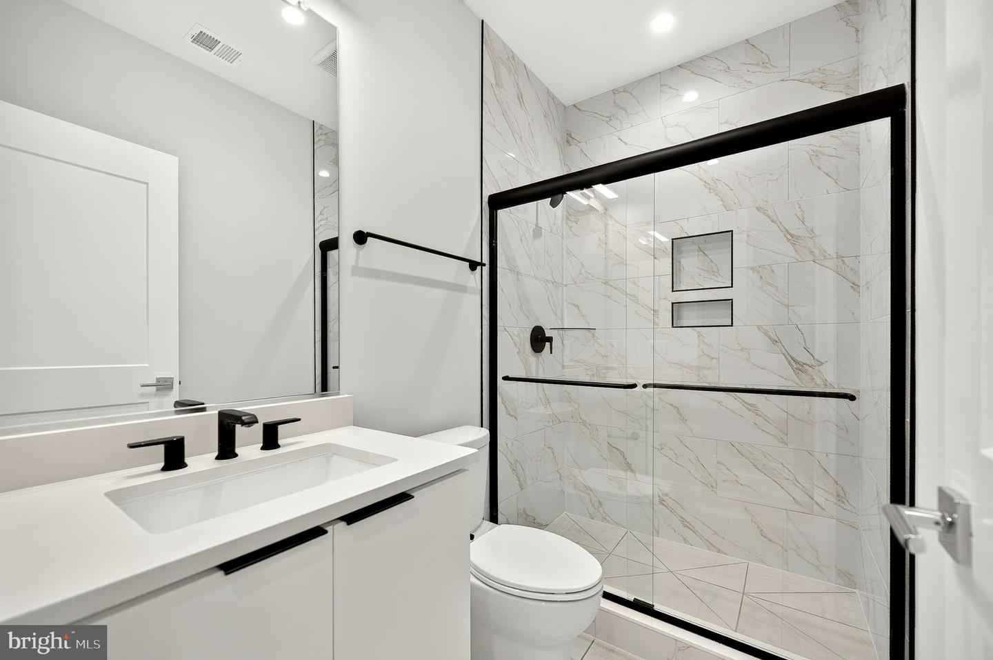 158 N Lee Property Photo 8