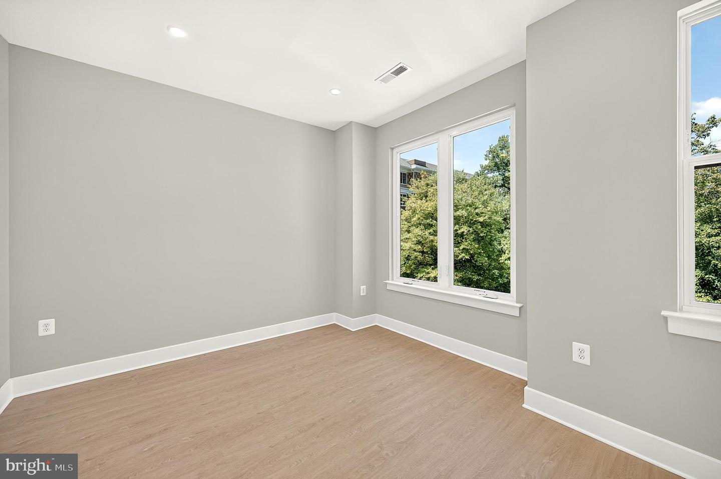 158 N Lee Property Photo 40