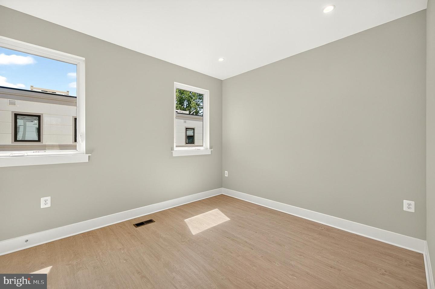 158 N Lee Property Photo 54