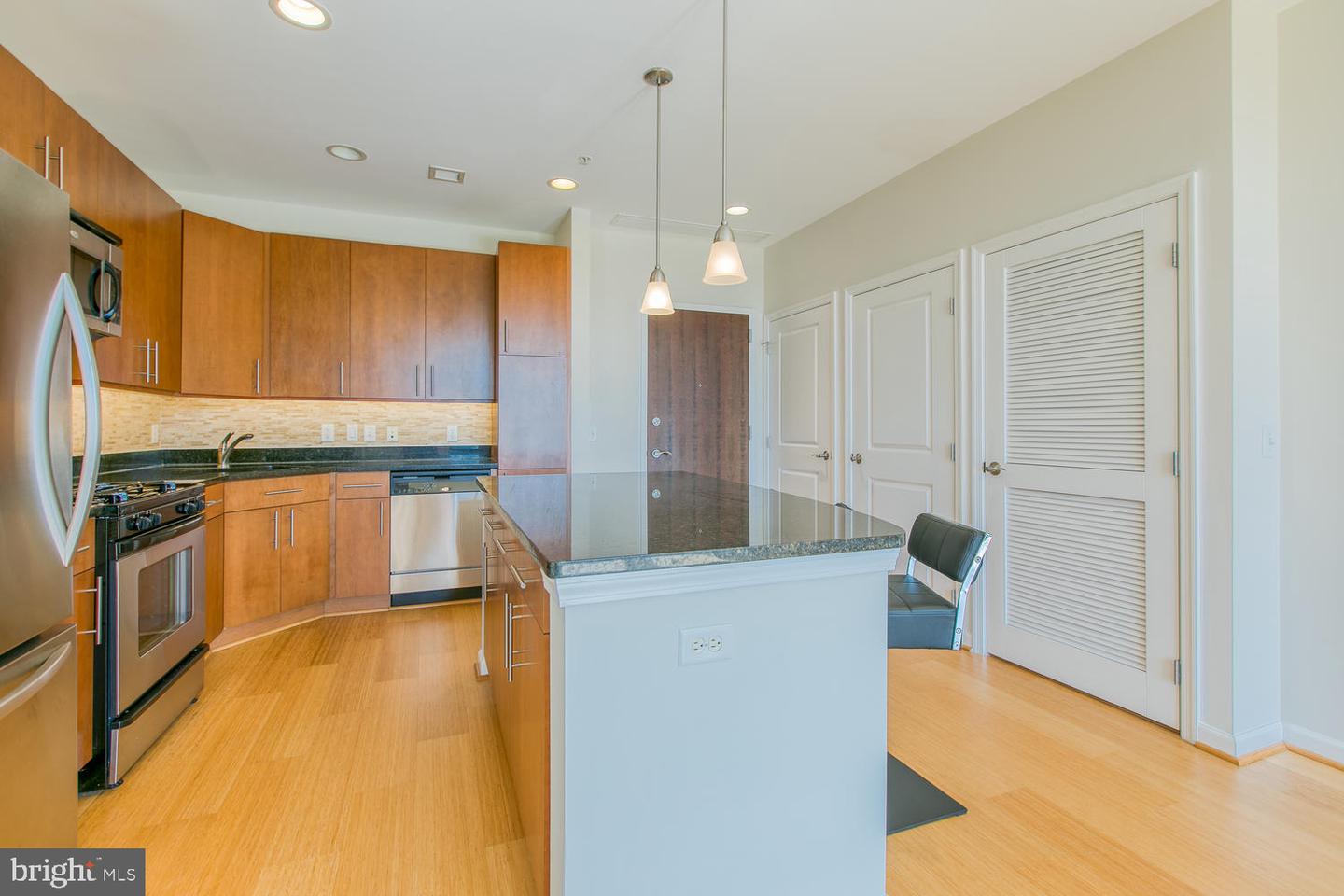 444 W Broad St #515 Property Photo 4