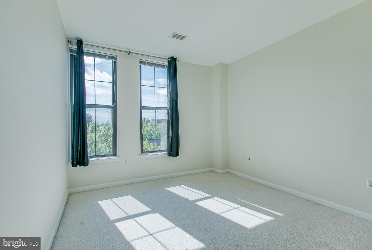 444 W Broad St #515 Property Photo 17