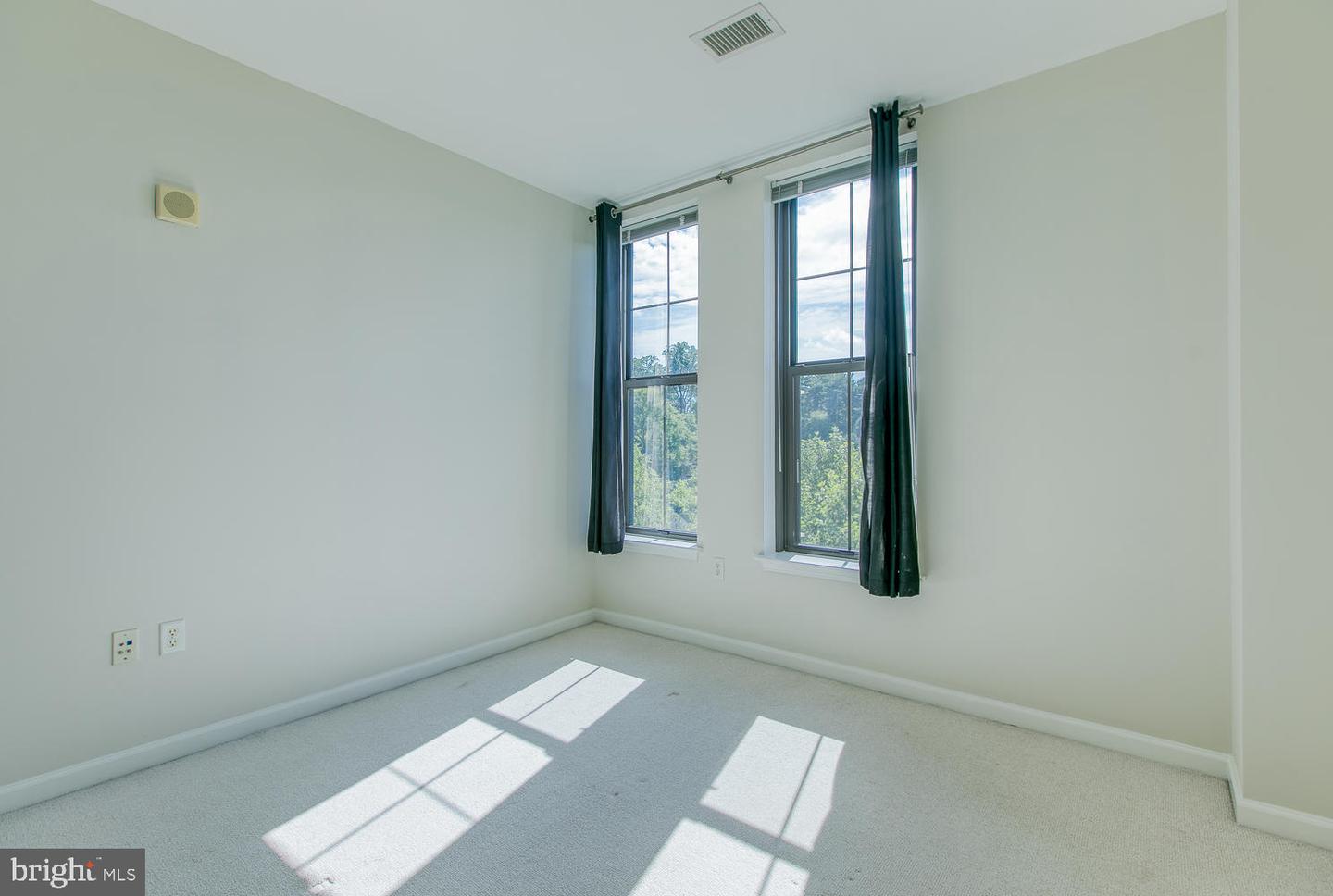 444 W Broad St #515 Property Photo 18