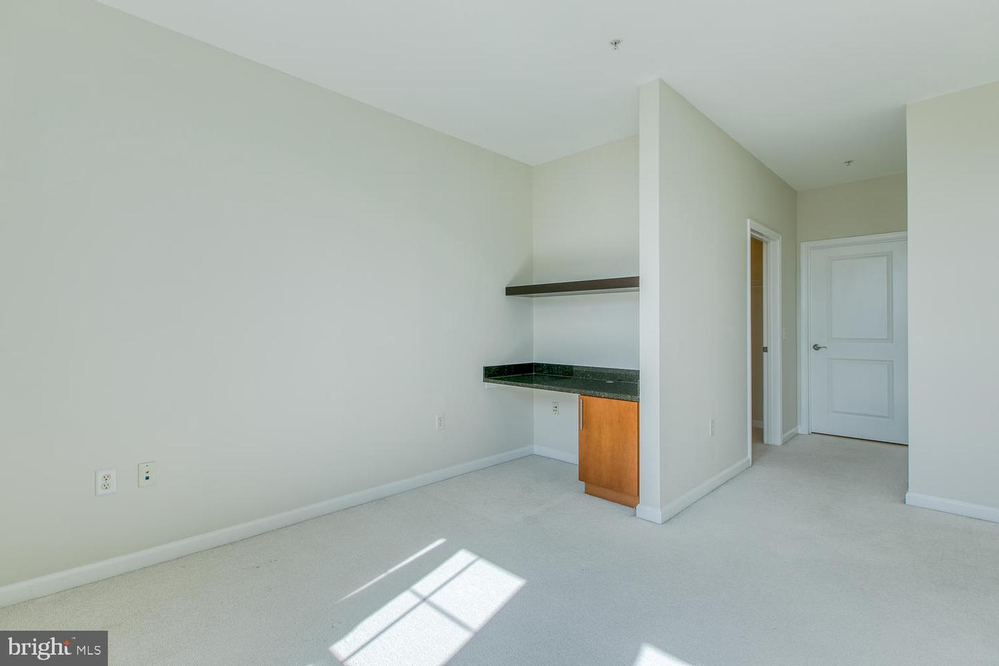 444 W Broad St #515 Property Photo 20