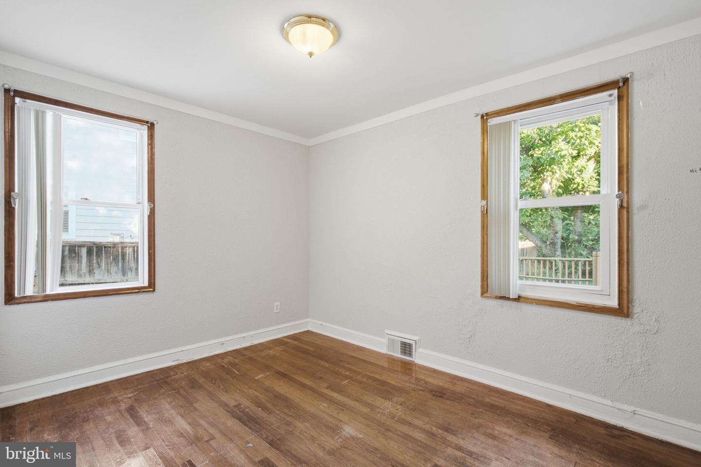 115 S Spring St Property Photo 17