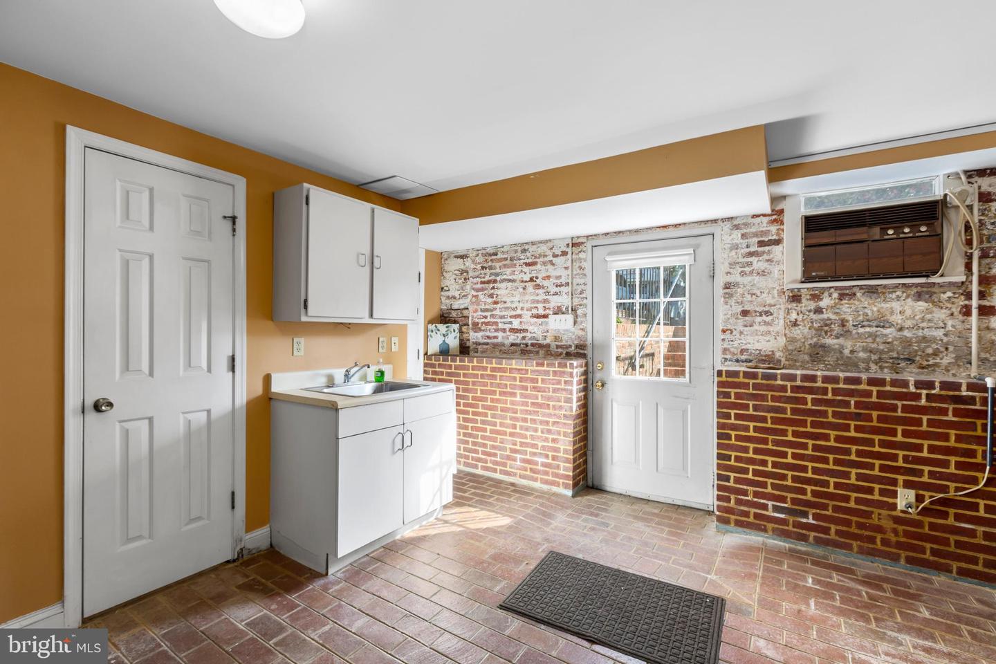 513 Princess Anne St Property Photo 31