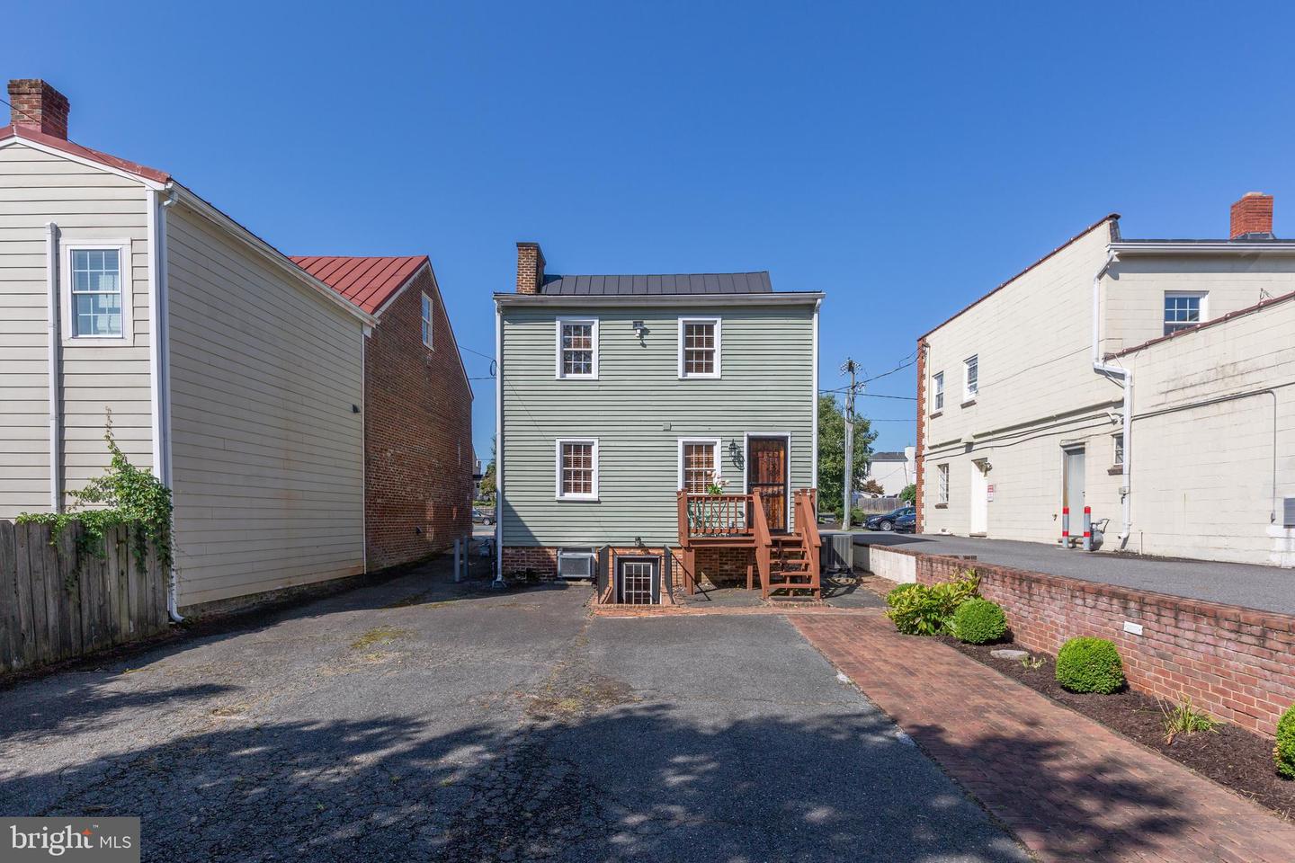 513 Princess Anne St Property Photo 34