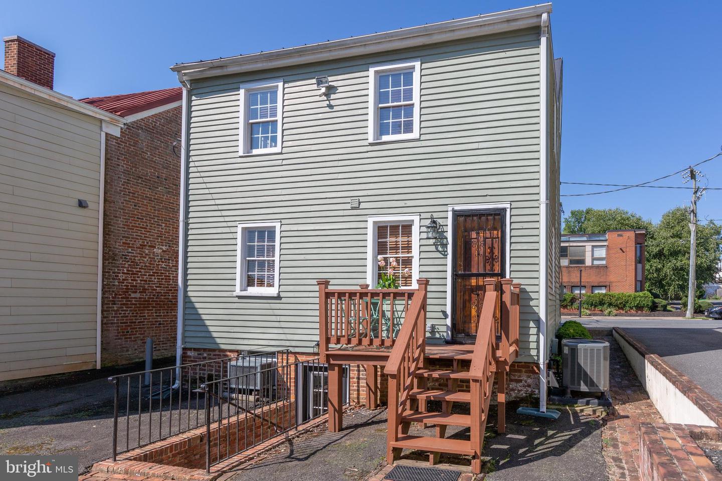 513 Princess Anne St Property Photo 35