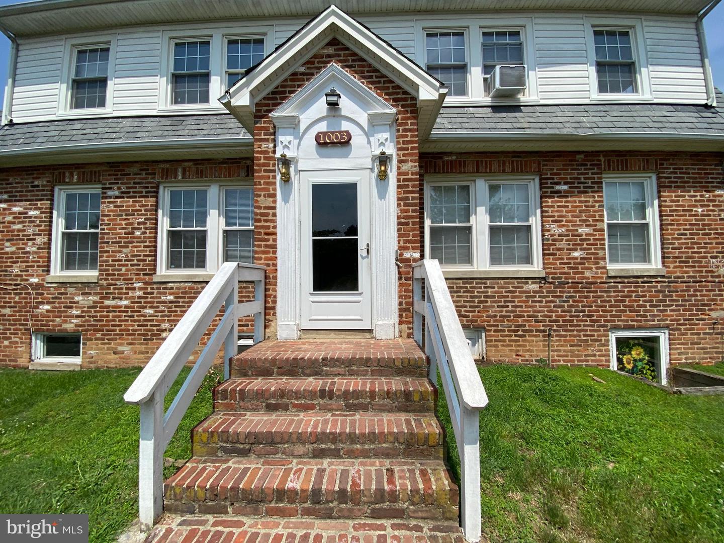 1003 Kenmore Ave Property Photo 2