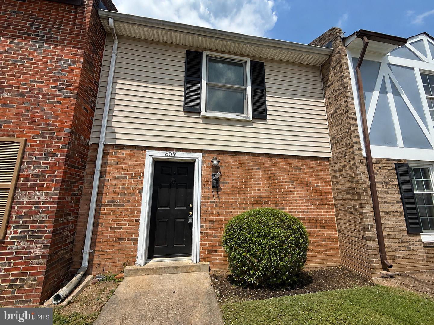 809 Denton Cir Property Photo 1