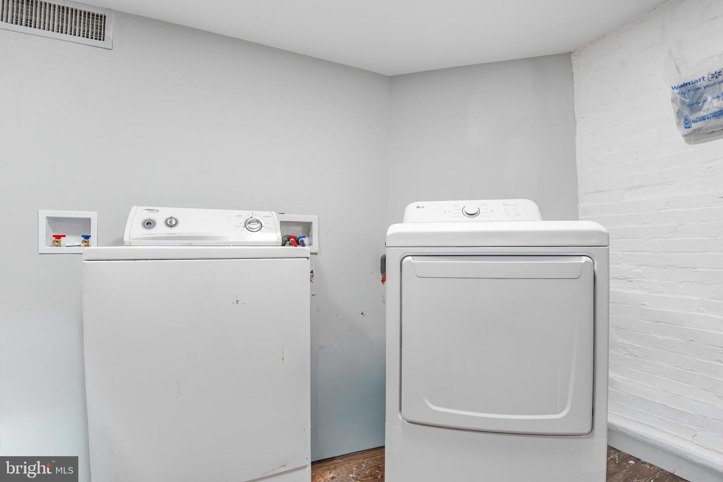 1122 Caroline St #2 Property Photo 14