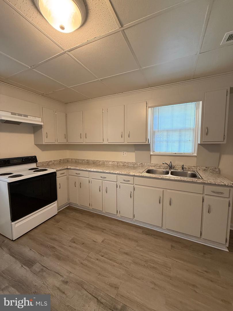 1212 Payne St #b- Lower Unit Property Photo 7