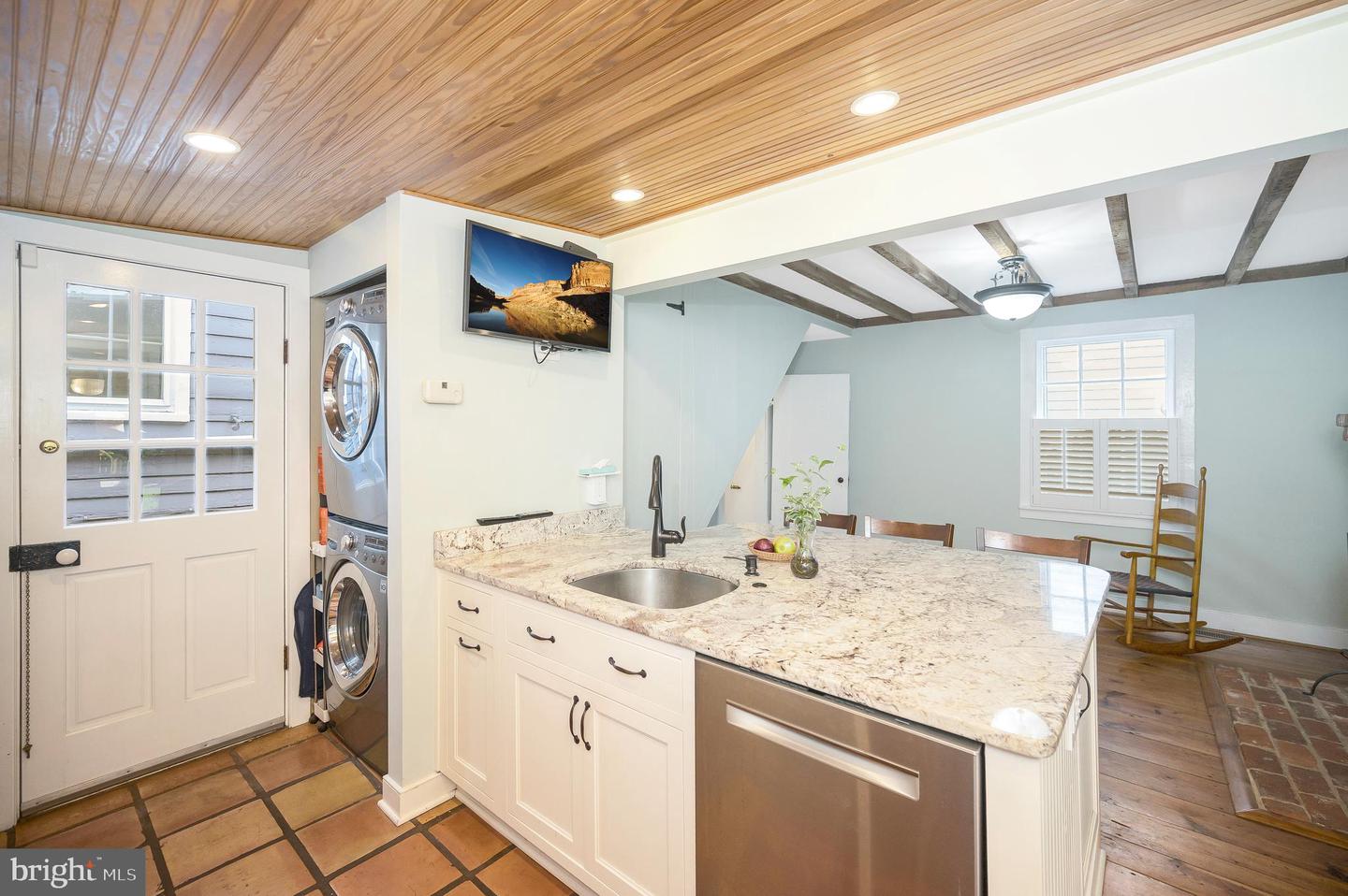 1102 Prince Edward St Property Photo 10