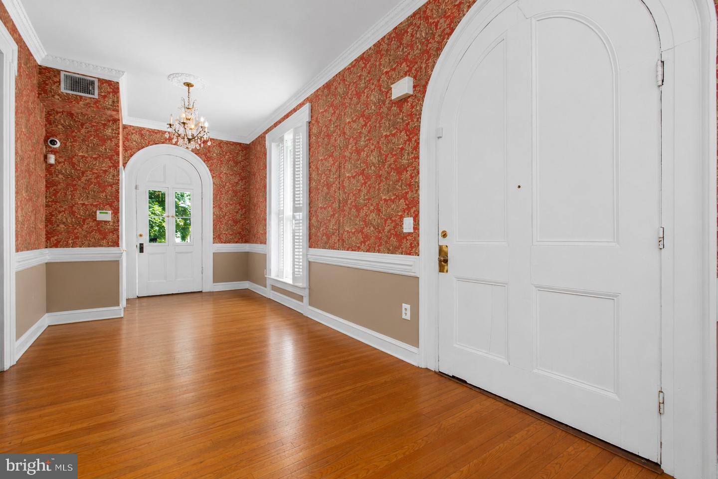 401 Hanover St Property Photo 4