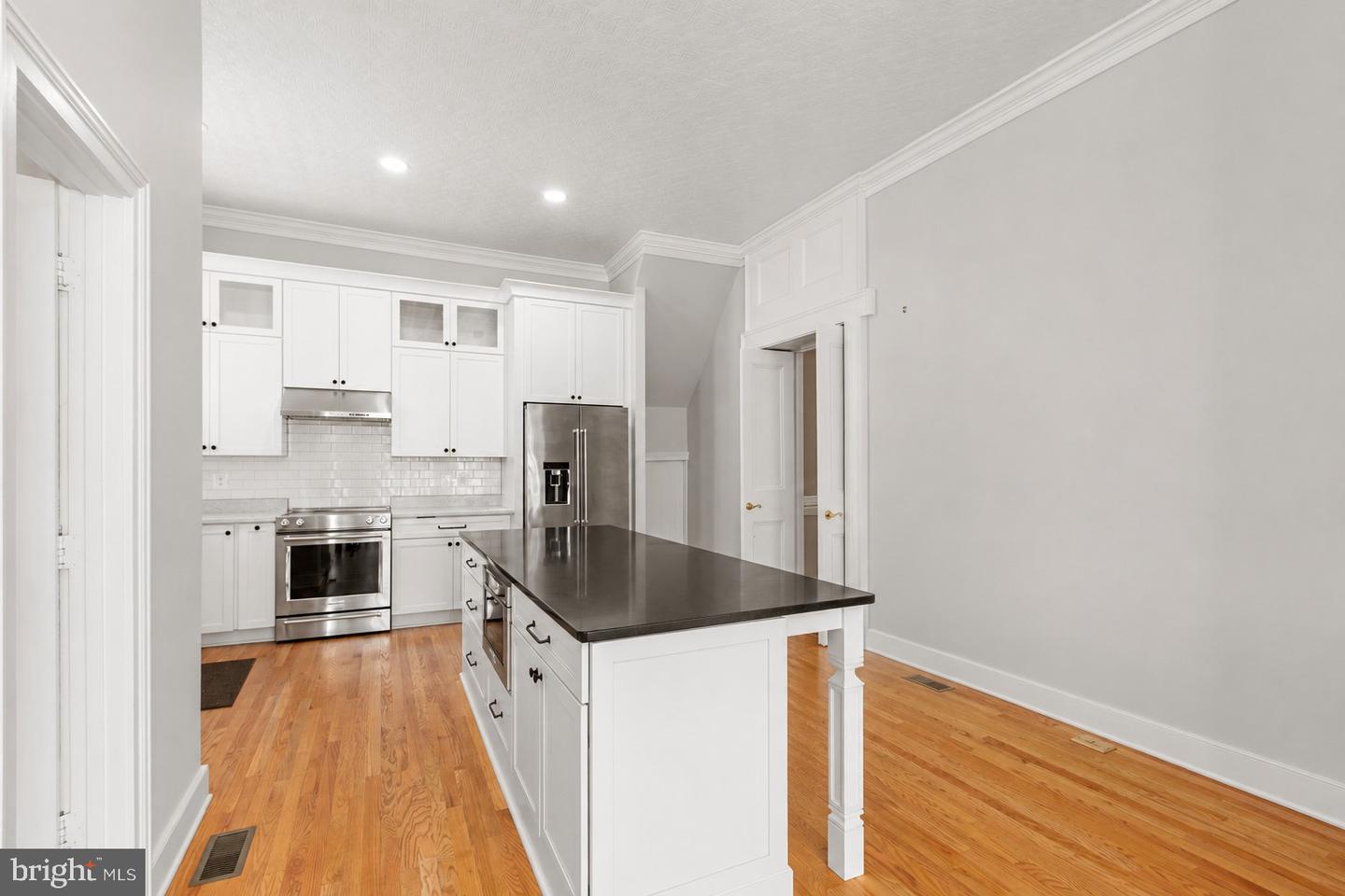 401 Hanover St Property Photo 9
