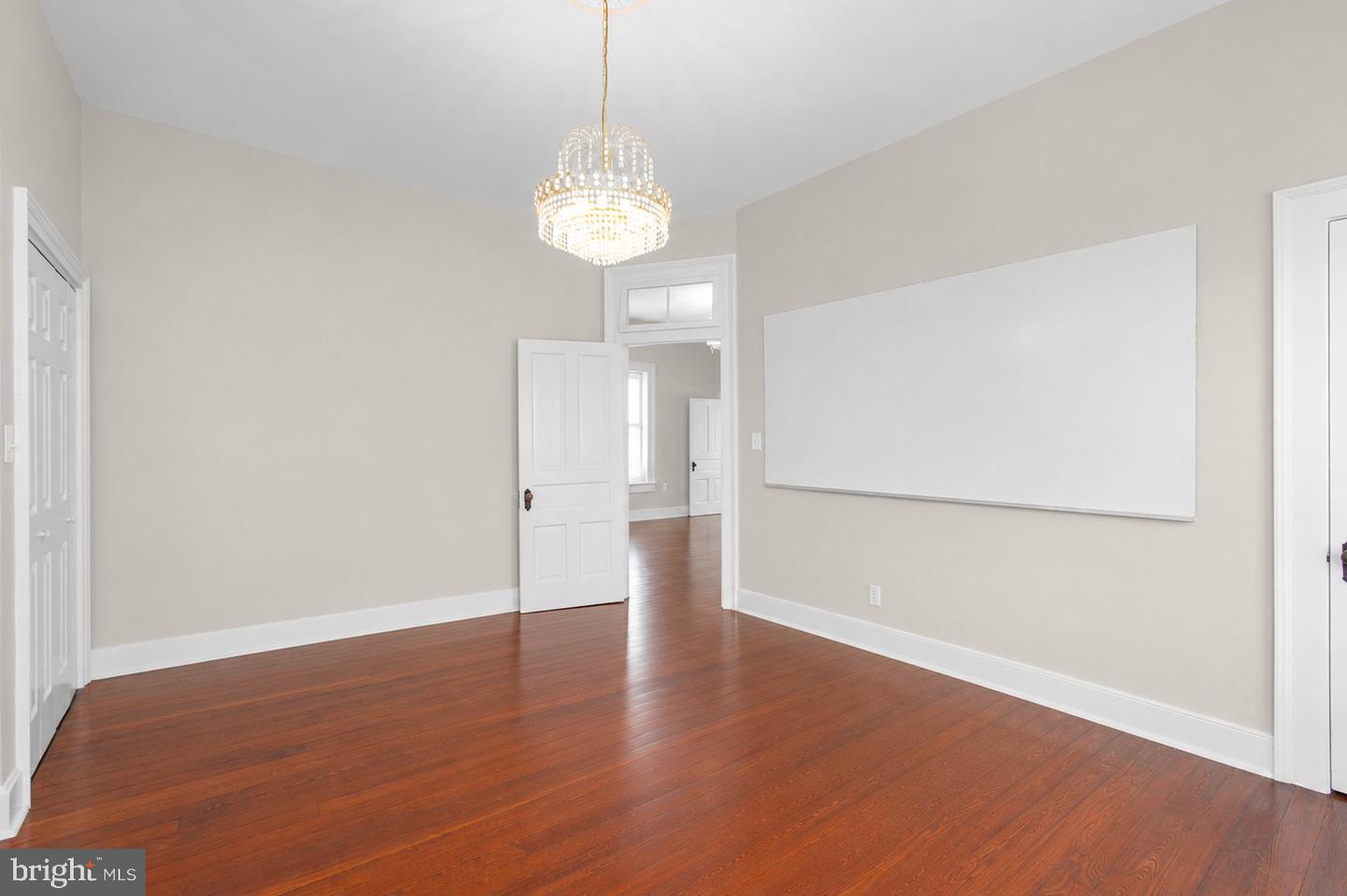 401 Hanover St Property Photo 37