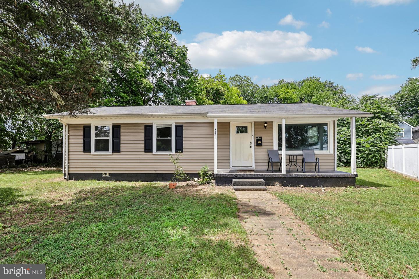 211 Howison Ave Property Photo 1