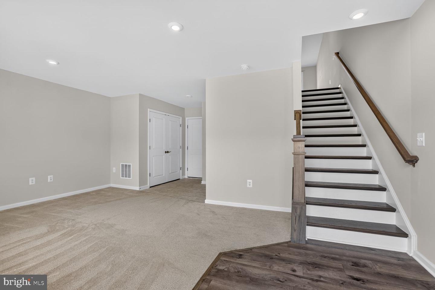 1806 Sag Harbor Ln Property Photo 4