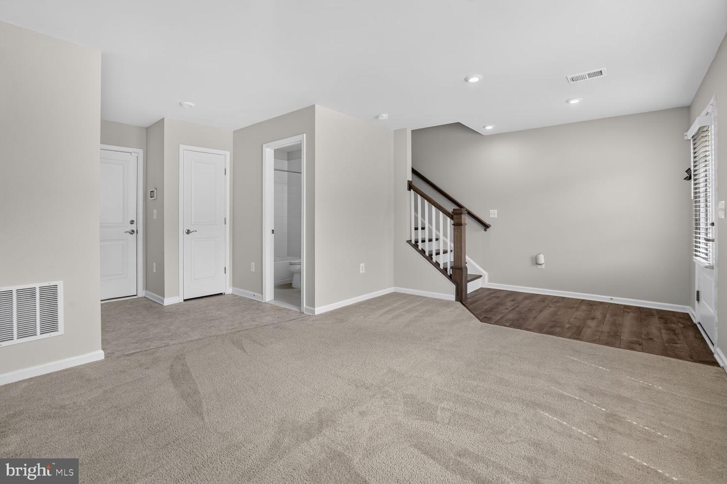 1806 Sag Harbor Ln Property Photo 6
