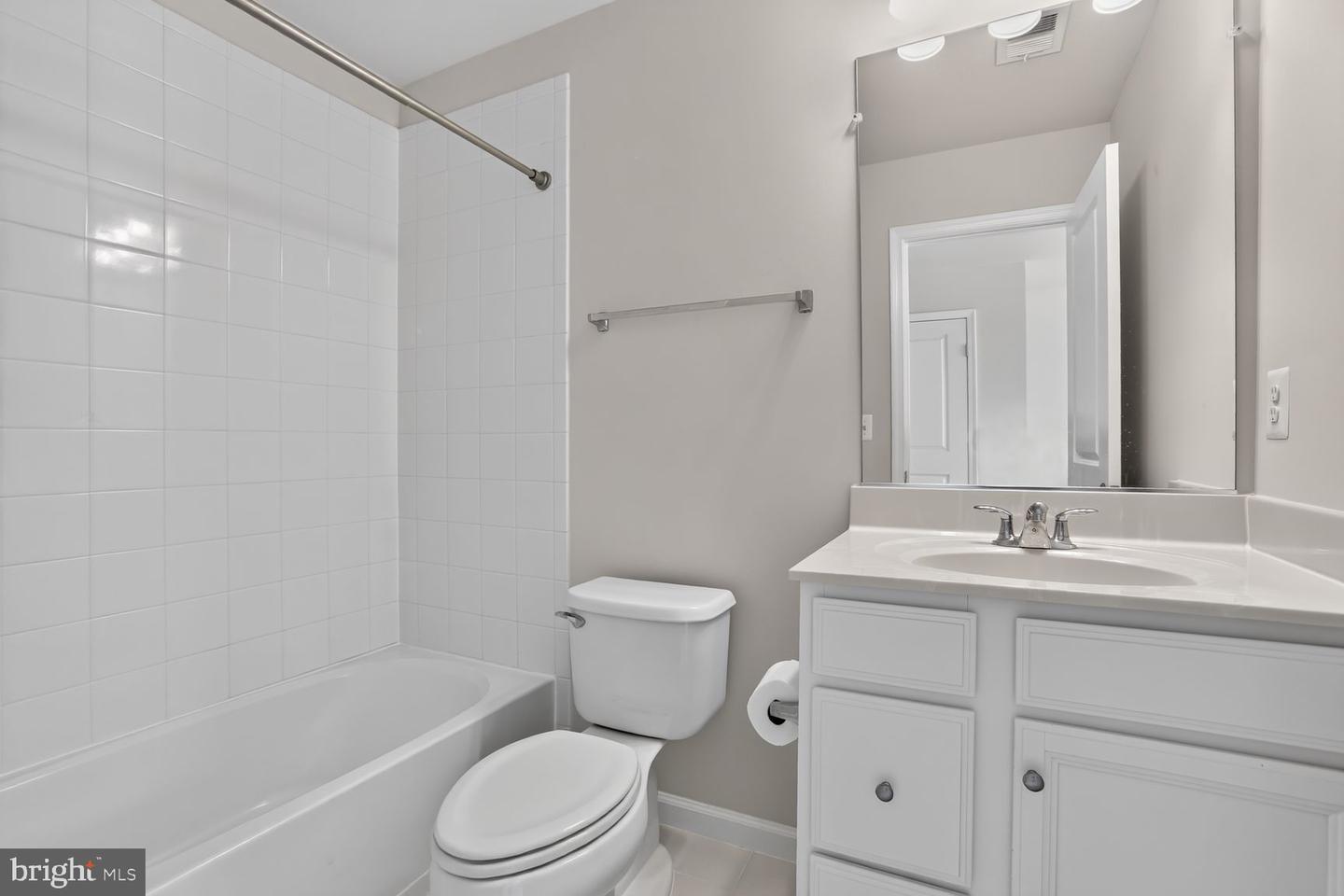 1806 Sag Harbor Ln Property Photo 8