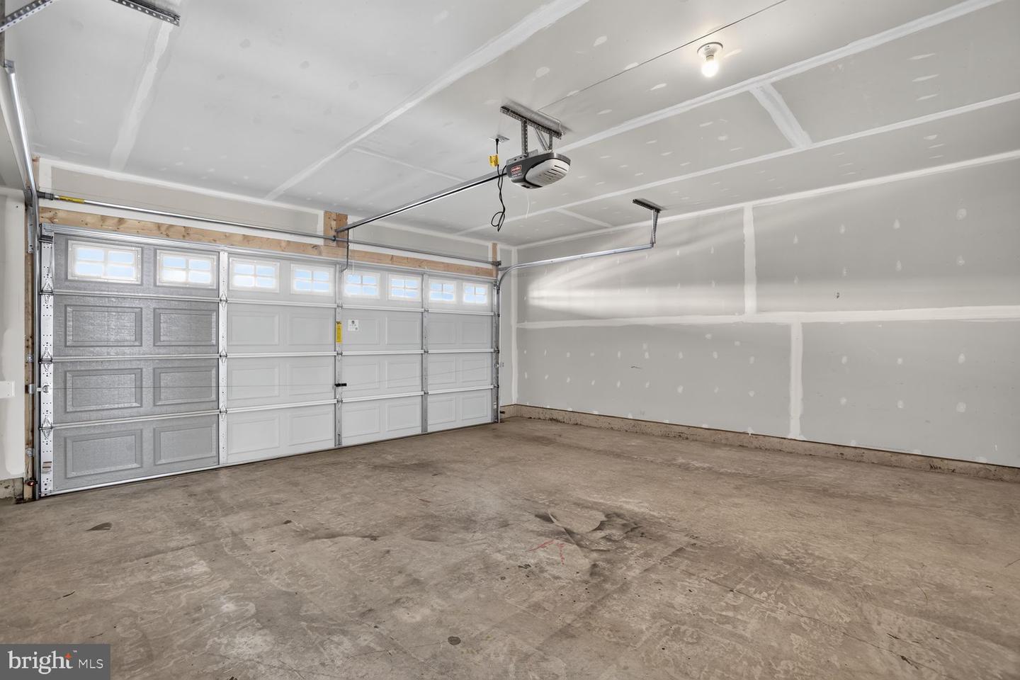 1806 Sag Harbor Ln Property Photo 9