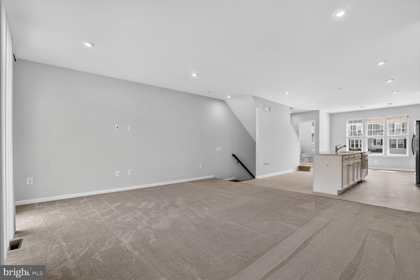 1806 Sag Harbor Ln Property Photo 10