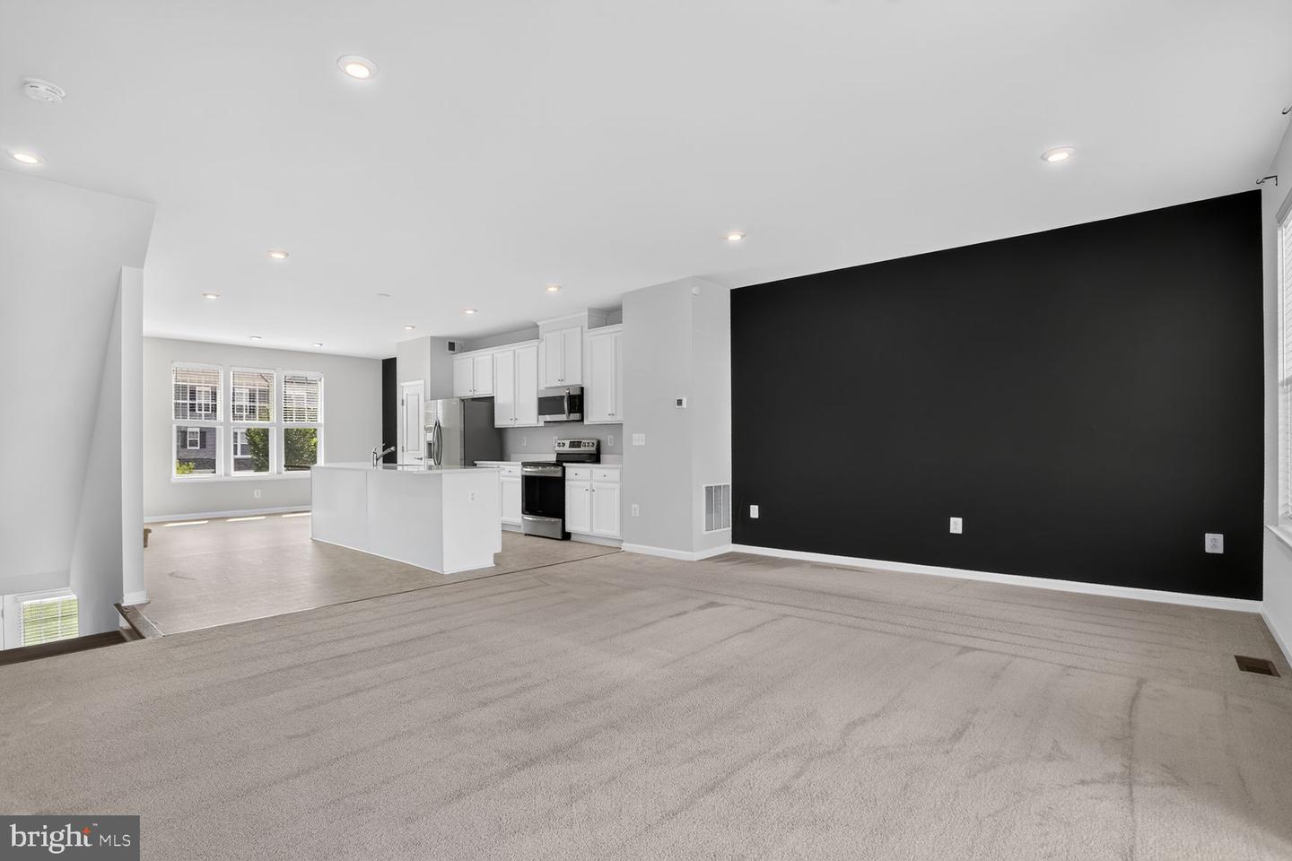 1806 Sag Harbor Ln Property Photo 12