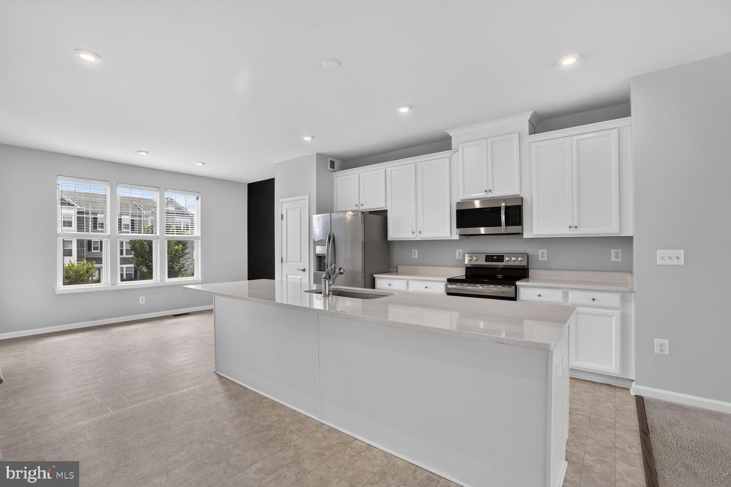 1806 Sag Harbor Ln Property Photo 15