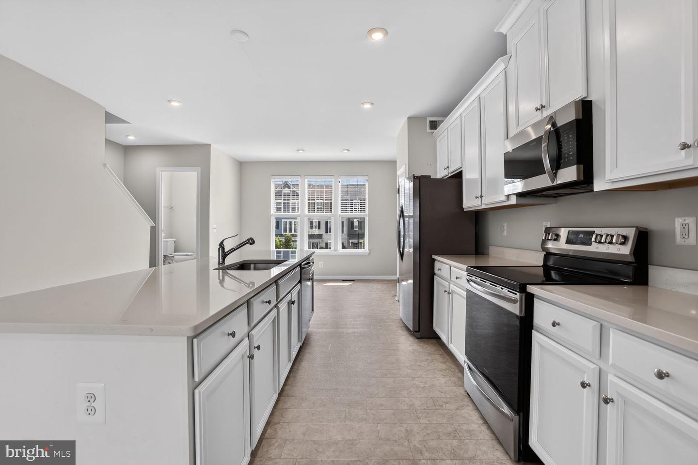 1806 Sag Harbor Ln Property Photo 18