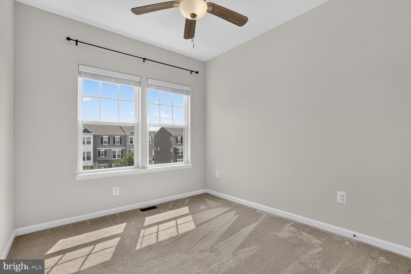 1806 Sag Harbor Ln Property Photo 27