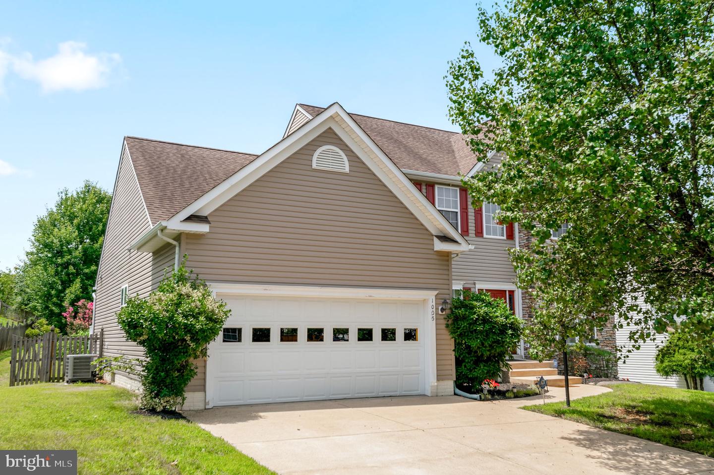 1005 Great Oaks Ln Property Photo 1