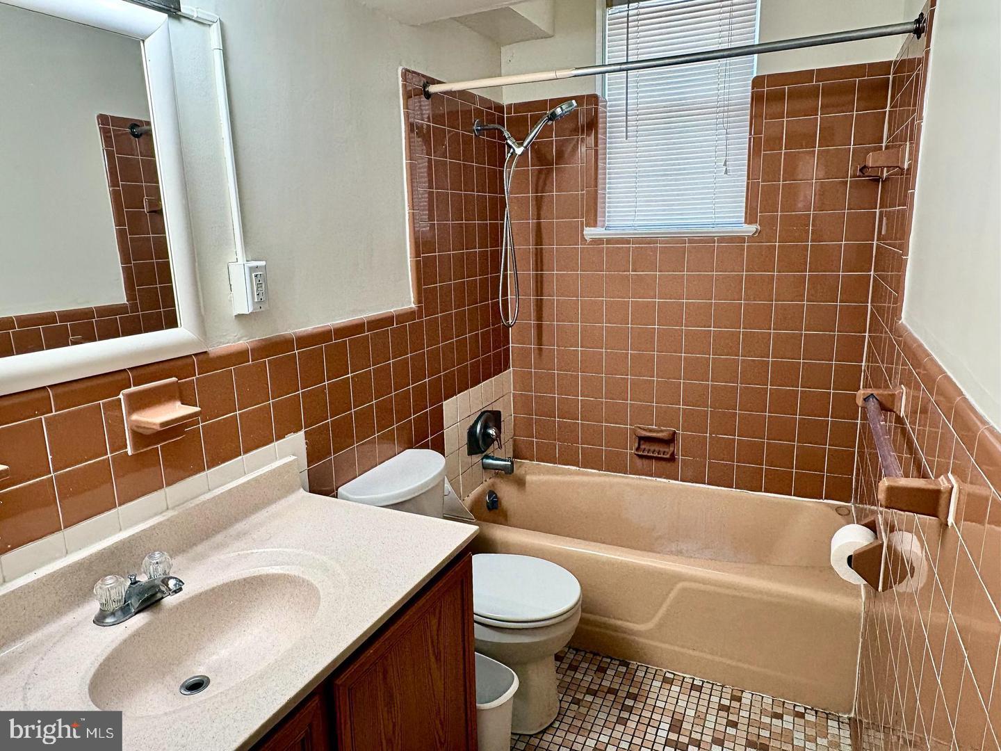 1316-a Rowe St Property Photo 4