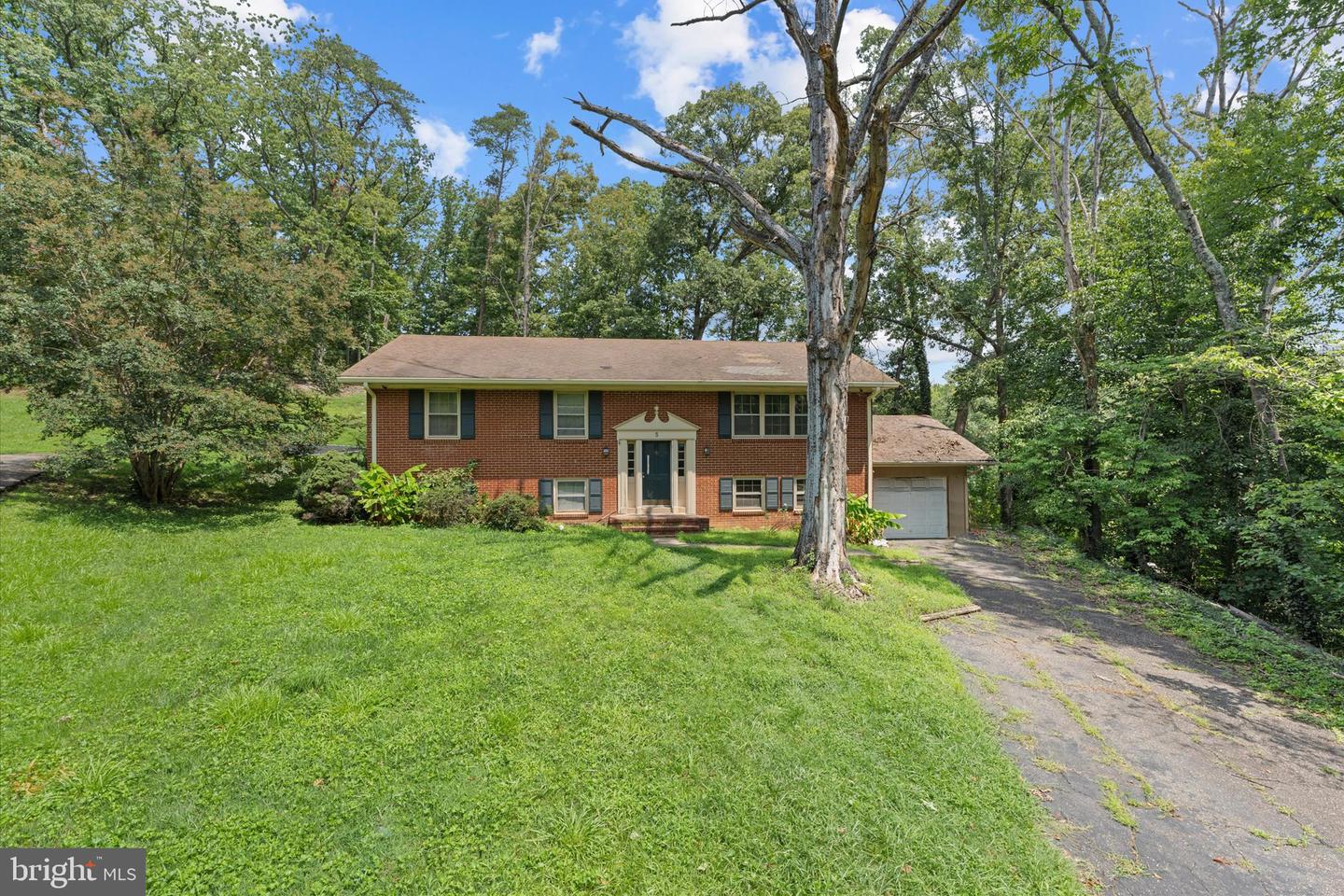 5 Warfield Pl Property Photo 2