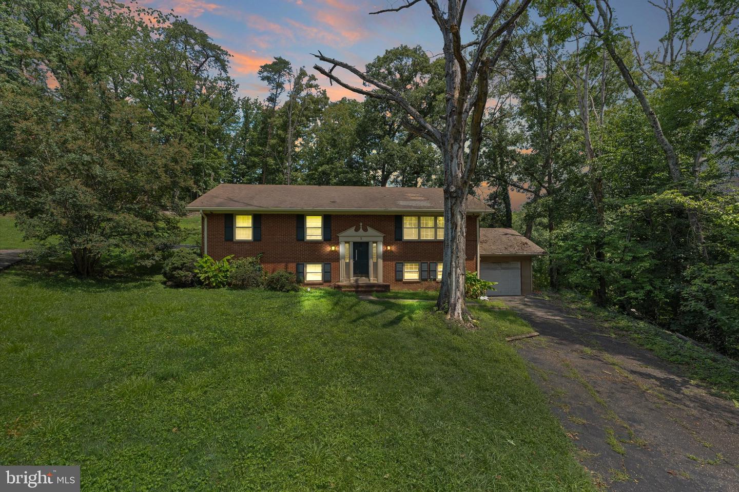 5 Warfield Pl Property Photo 3