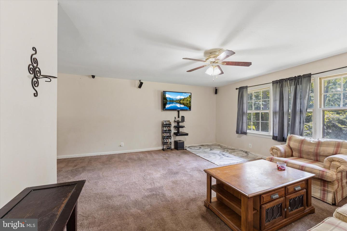 5 Warfield Pl Property Photo 8