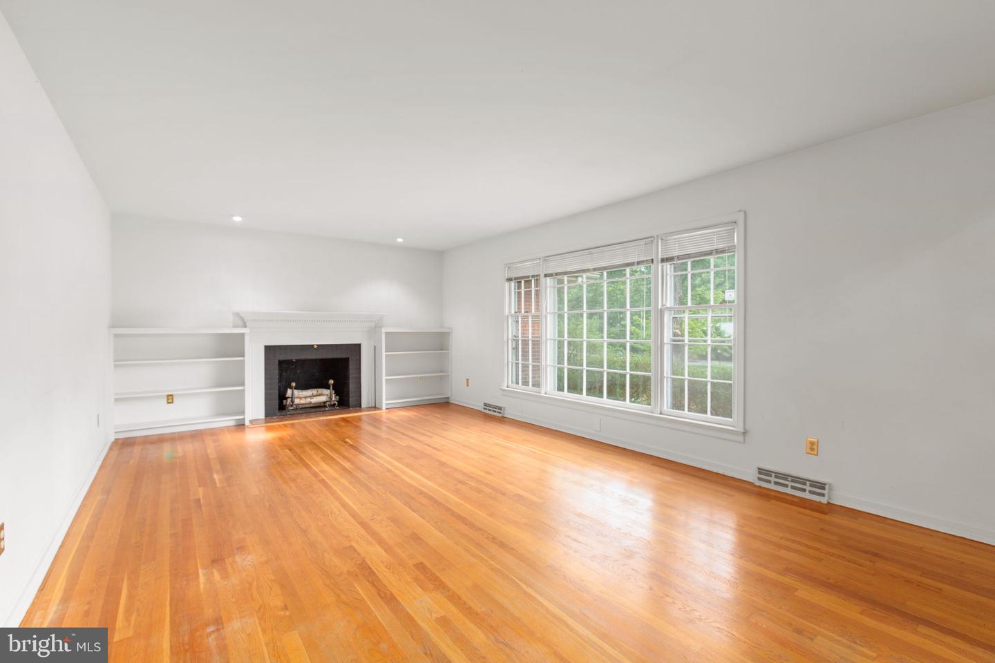 109 Woodland Rd Property Photo 6
