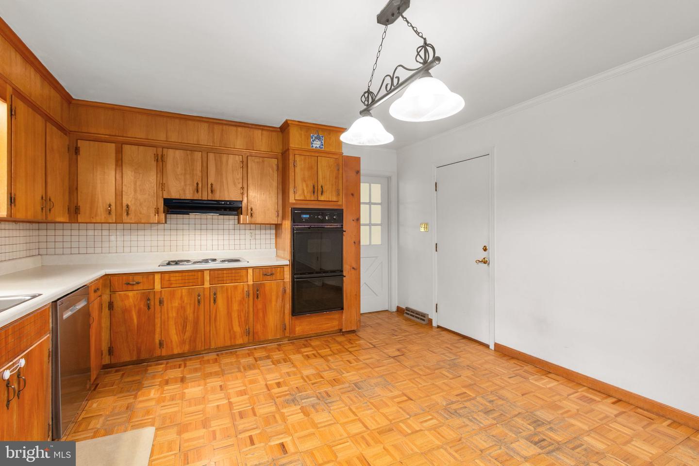 109 Woodland Rd Property Photo 10