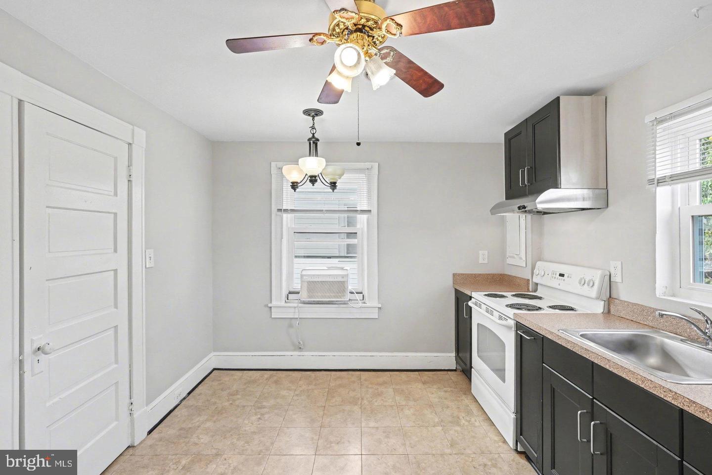 803 Wolfe St #a Property Photo 6