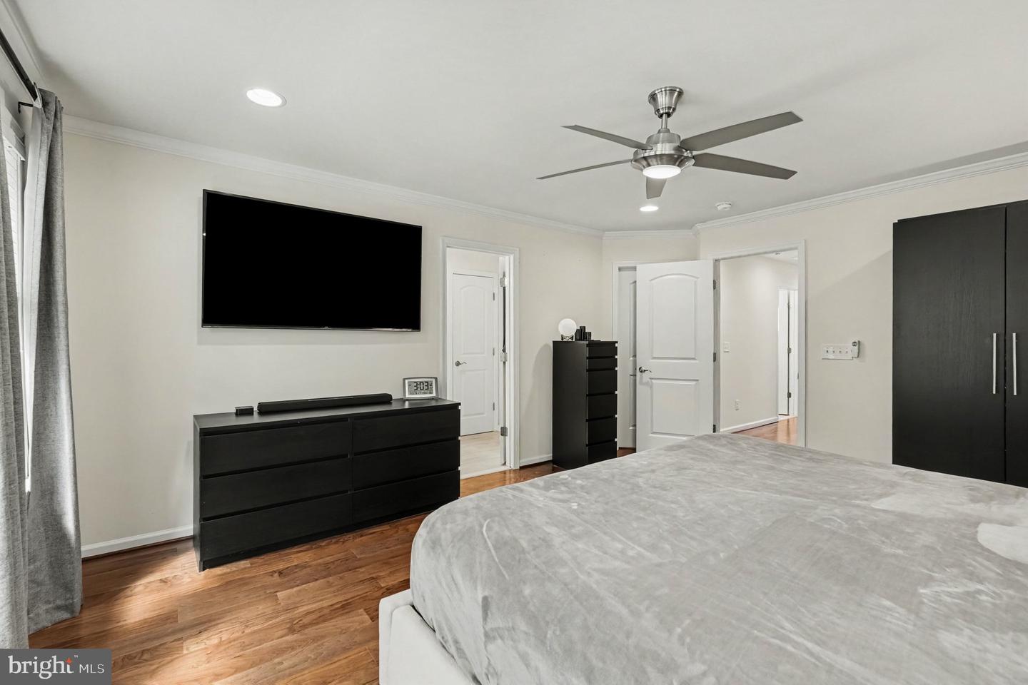 1327 Gilmore St Property Photo 20