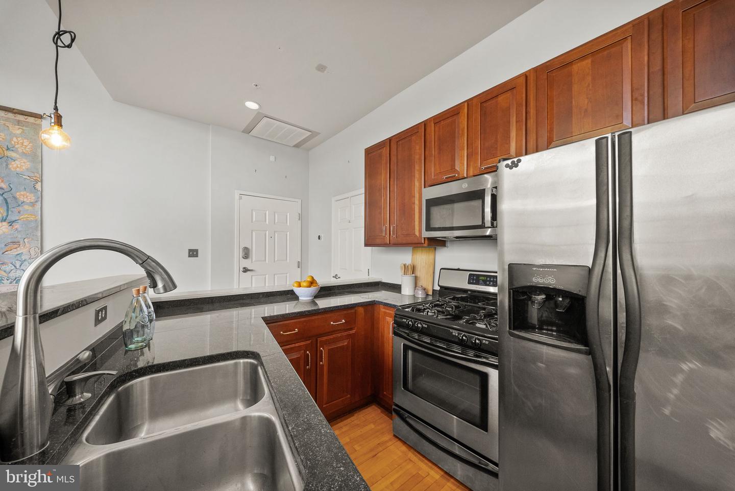 900 Barton St #301 Property Photo 14