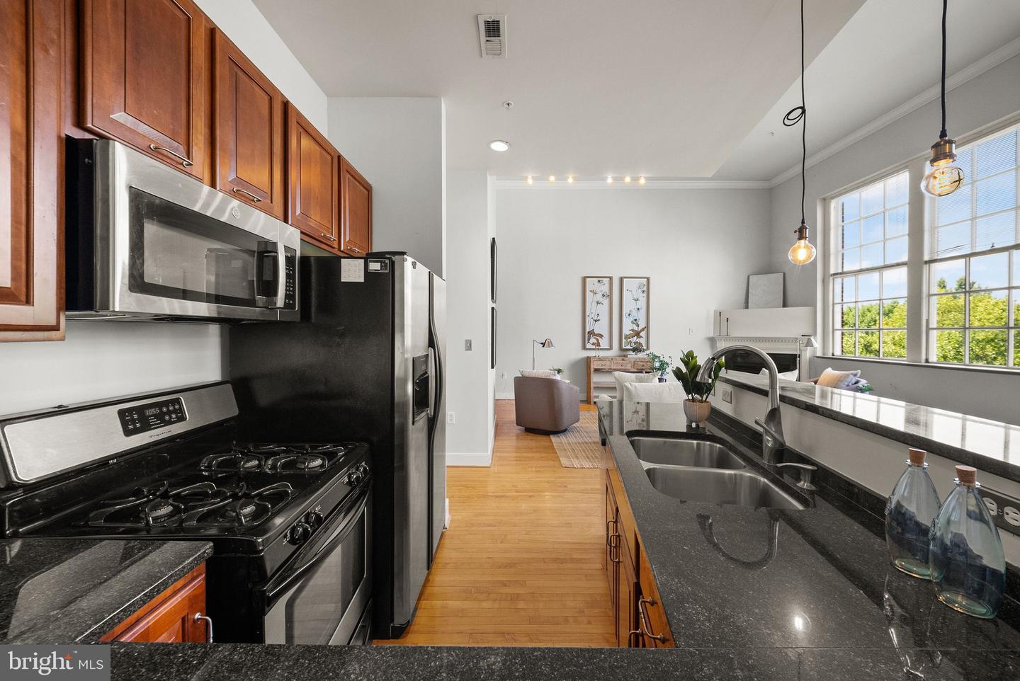 900 Barton St #301 Property Photo 15