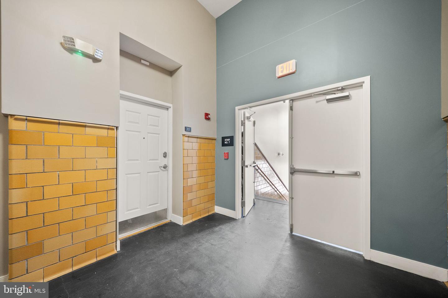900 Barton St #301 Property Photo 64