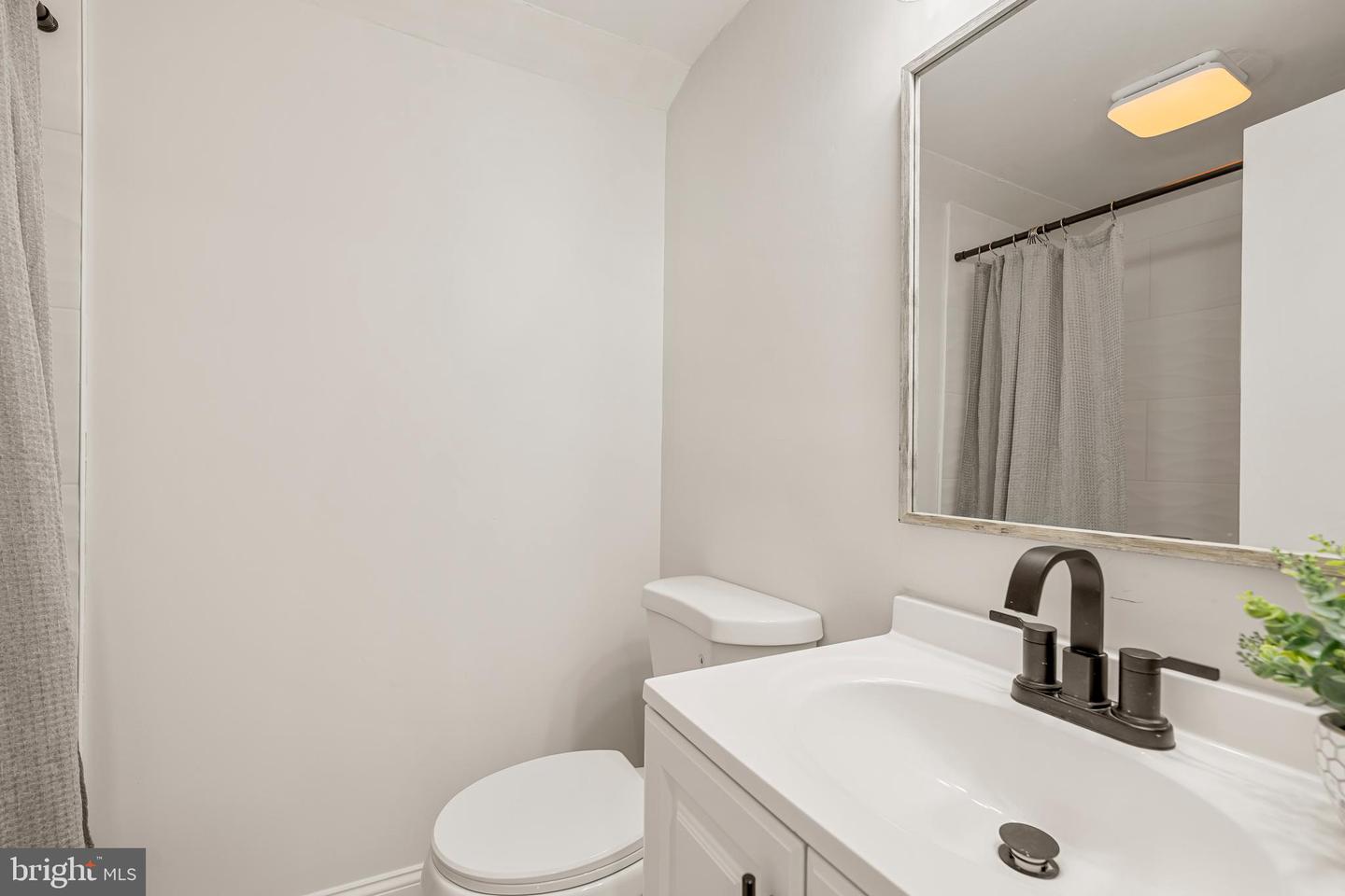 1329 Brent St Property Photo 27