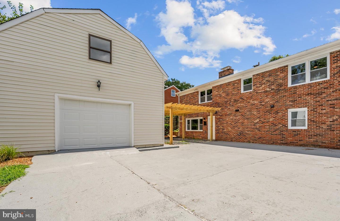 1329 Brent St Property Photo 32