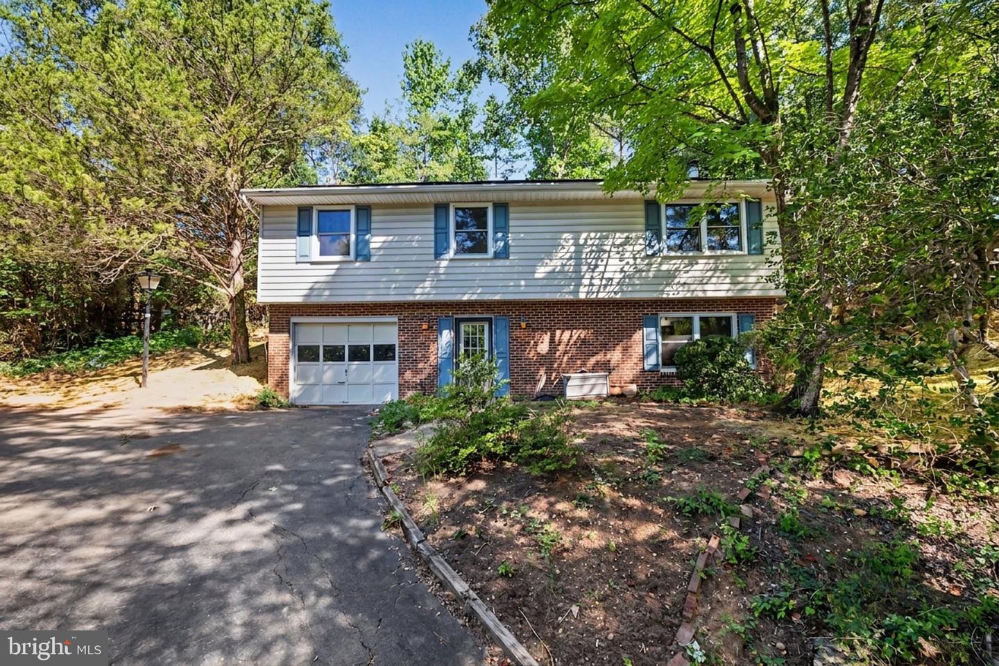 7 Seneca Ter Property Photo 1
